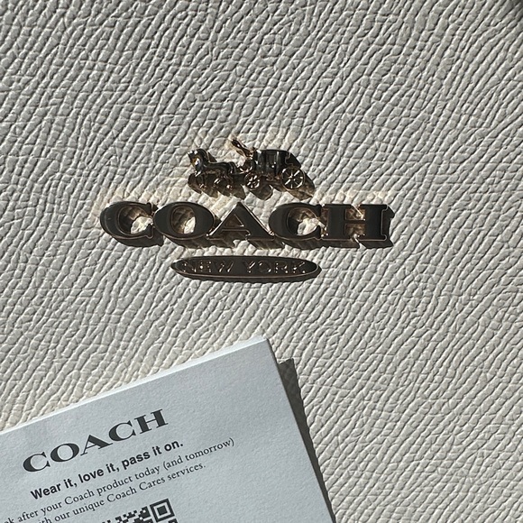 Coach Outlet Gallery Tote Bag in Ivory Chalk - Picture 2 of 12
